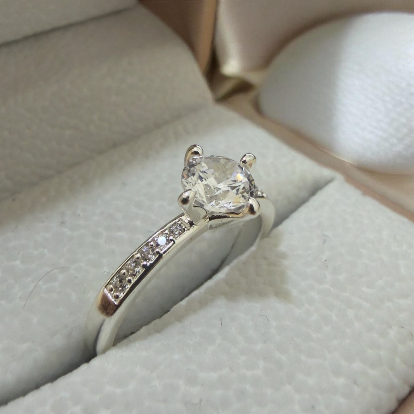Anillo promesa con baño de oro blanco 18K